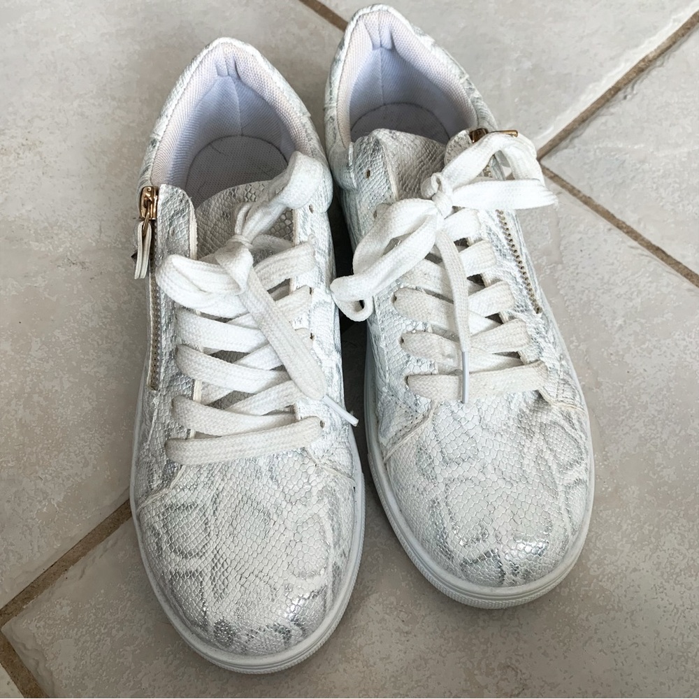 SHEIN • Snakeskin Print Sneakers